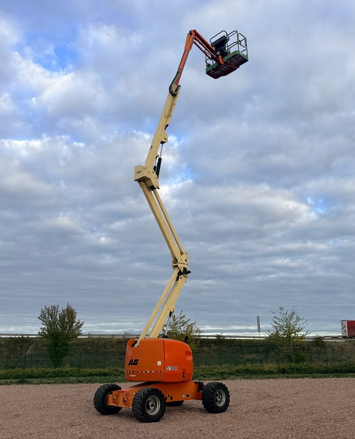 JLG 510AJ – 4x4 Diesel Gelenkteleskopbühne – SUVA neu 4