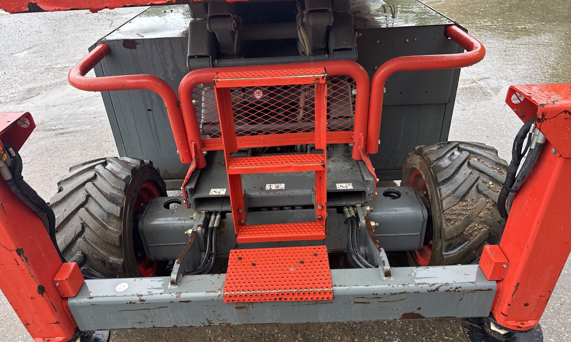 Skyjack SJ6832RT – Diesel 4x4 Scherenarbeitsbühne – SUVA neu 4
