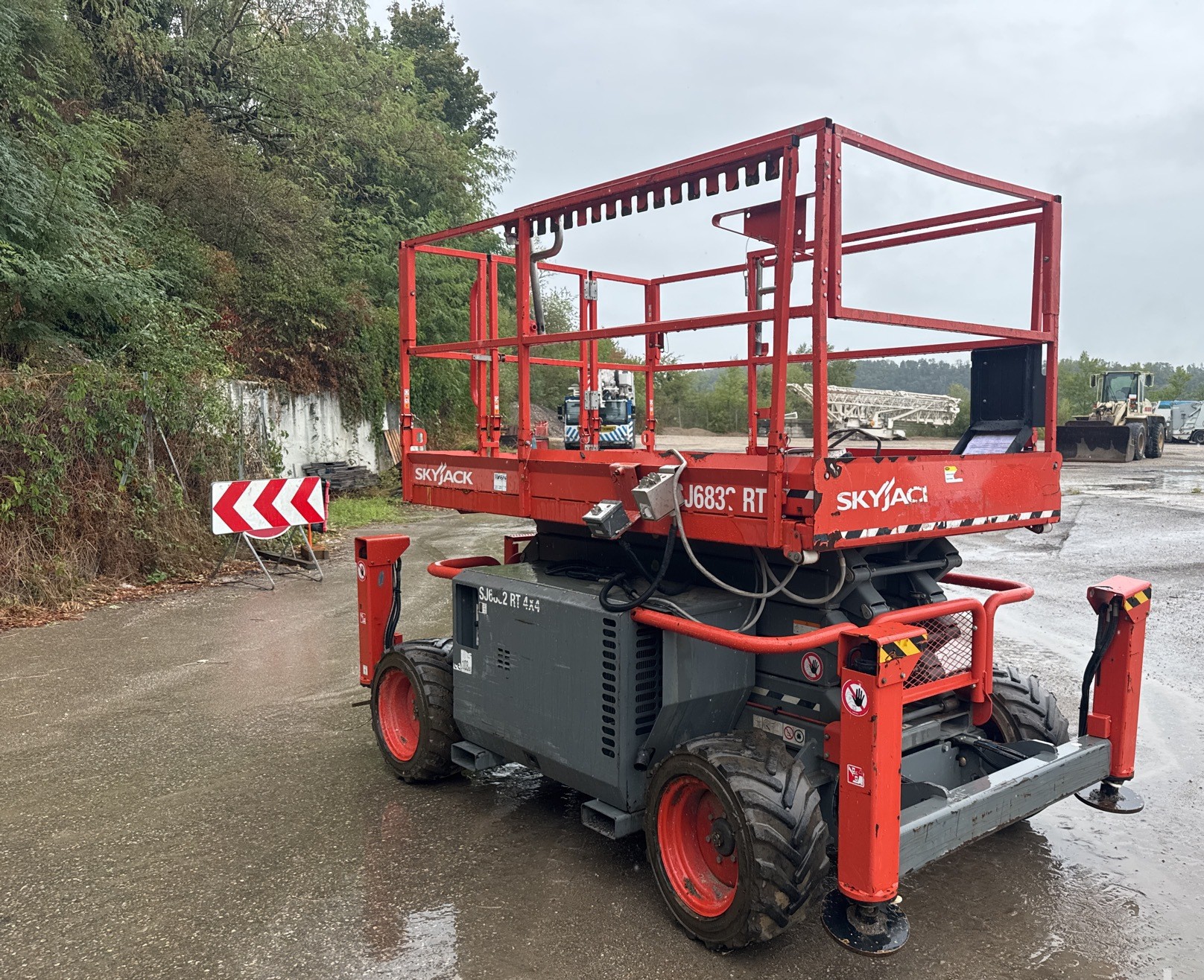 Skyjack SJ6832RT – Diesel 4x4 Scherenarbeitsbühne – SUVA neu 1