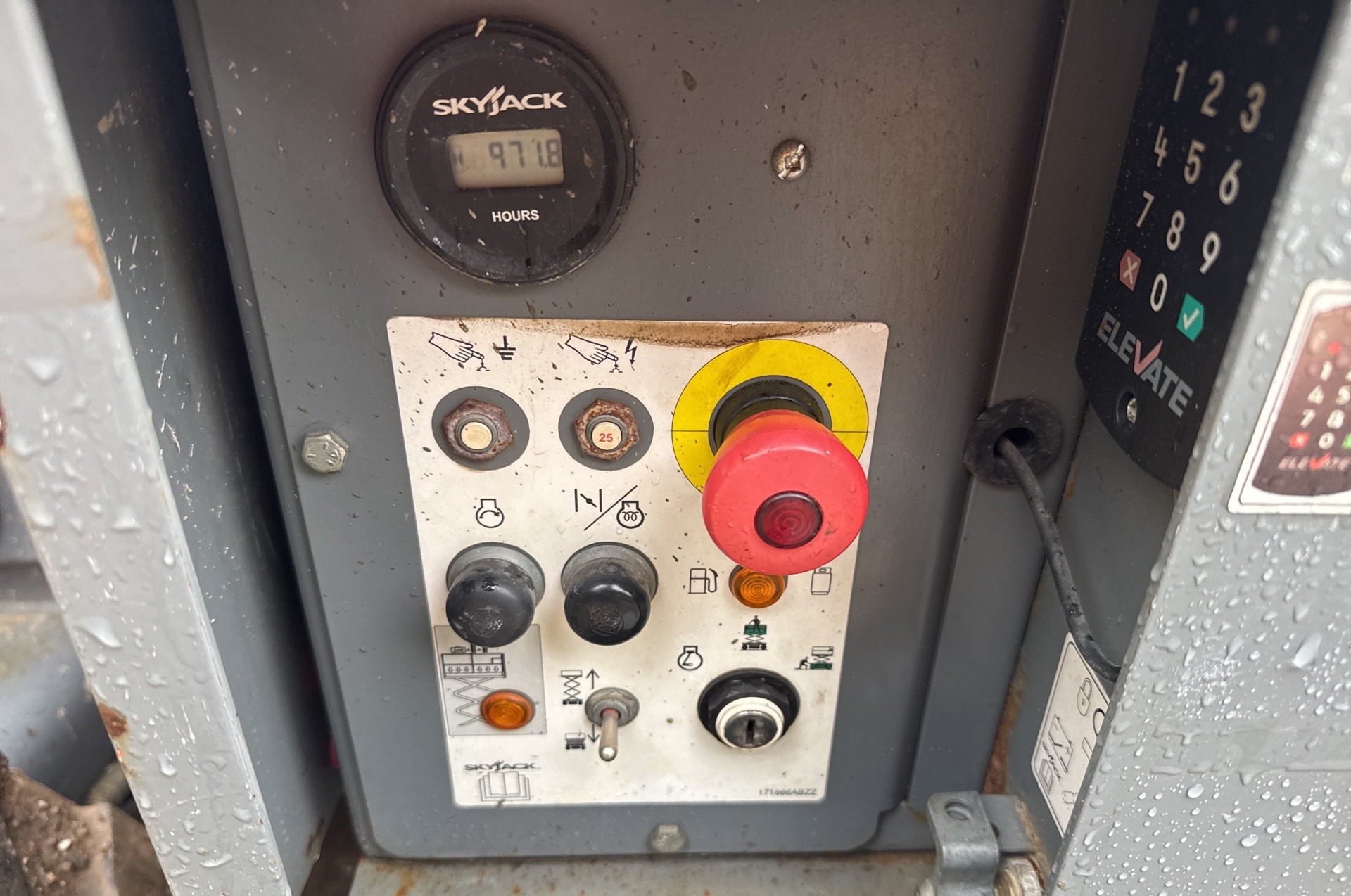 Skyjack SJ6832RT – Diesel 4x4 Scherenarbeitsbühne – SUVA neu 5
